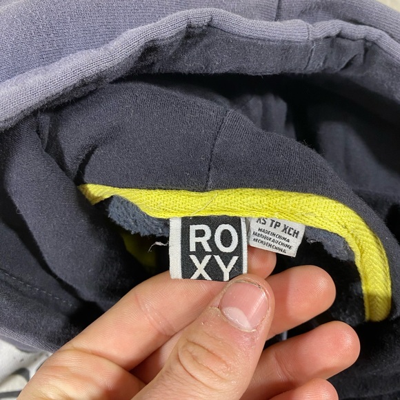 Y2k Roxy Zip-Up Hoodie - Picture 3 of 8